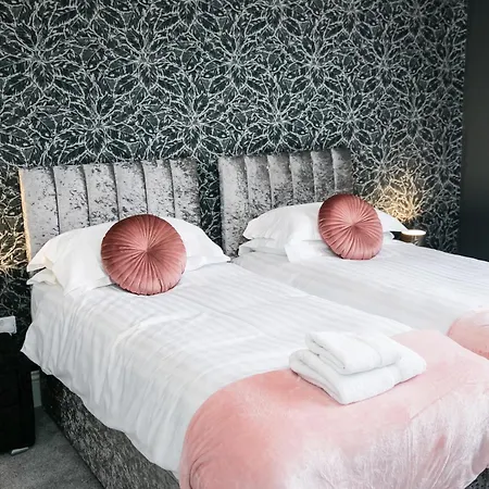 Large House Near Barbican 6-8 Beds York