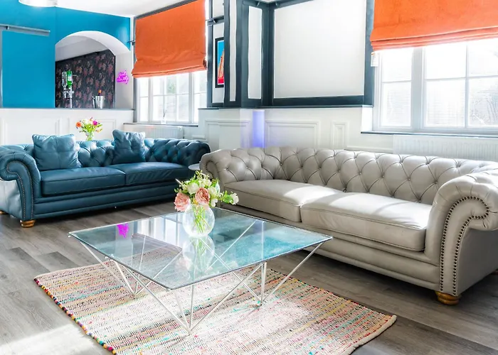 Large House Near Barbican 6-8 Beds