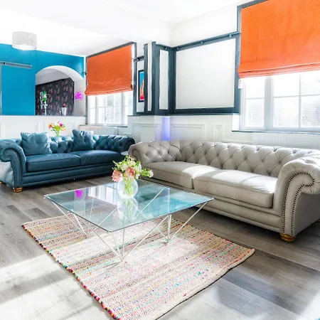 Large House Near Barbican 6-8 Beds